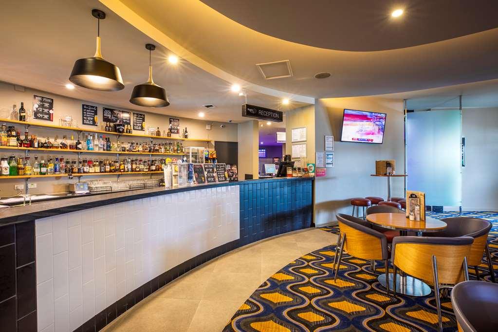 Nightcap At Carlyle Hotel Derwent Park Ανέσεις φωτογραφία